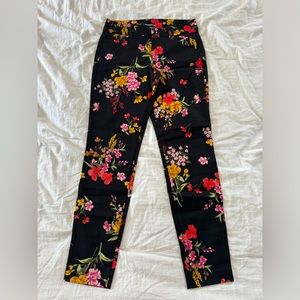 (Never Worn) Old Navy Floral Print Pixie Pants